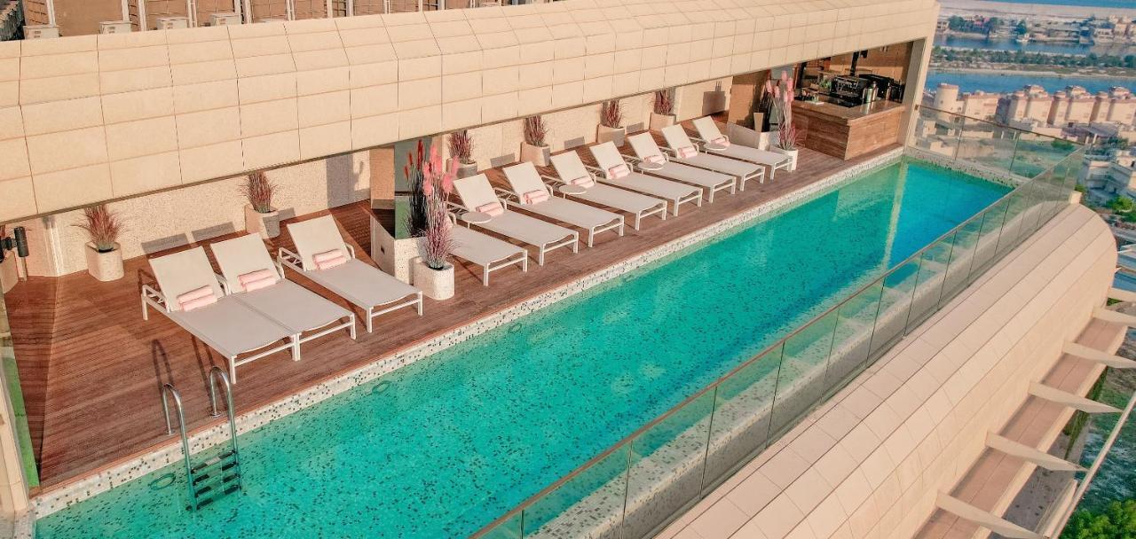 The House Hotel Al Khiran Bagian luar foto