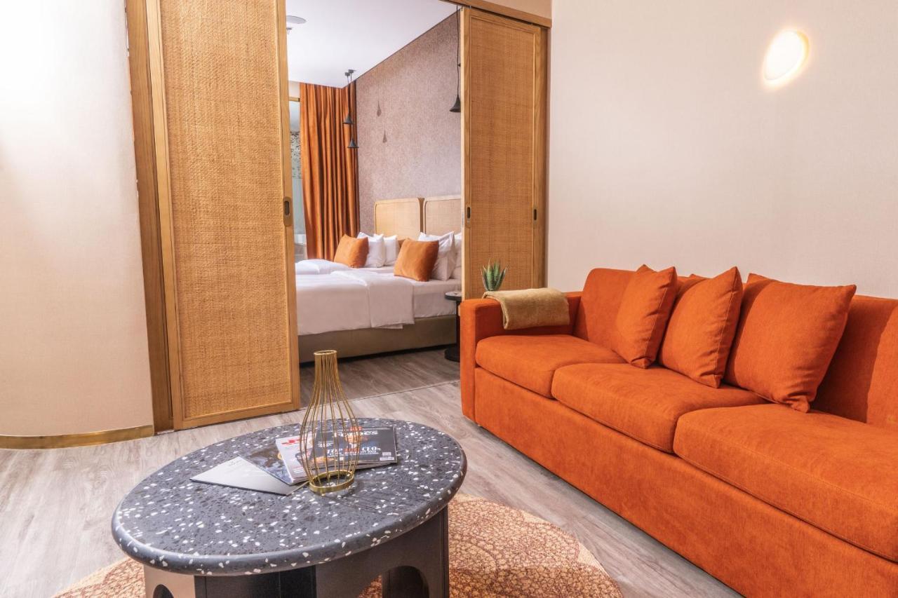 The House Hotel Al Khiran Bagian luar foto