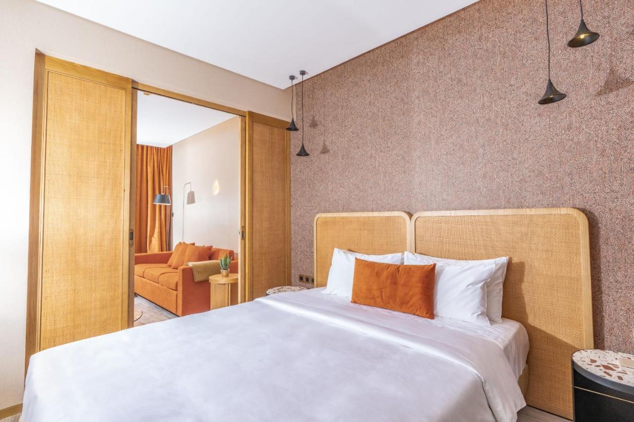 The House Hotel Al Khiran Bagian luar foto