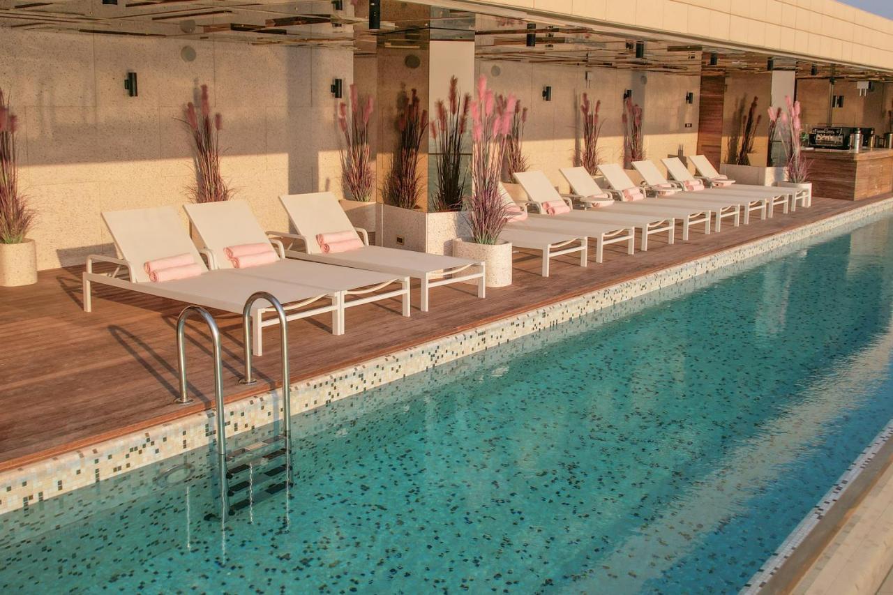 The House Hotel Al Khiran Bagian luar foto