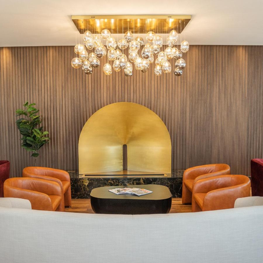 The House Hotel Al Khiran Bagian luar foto