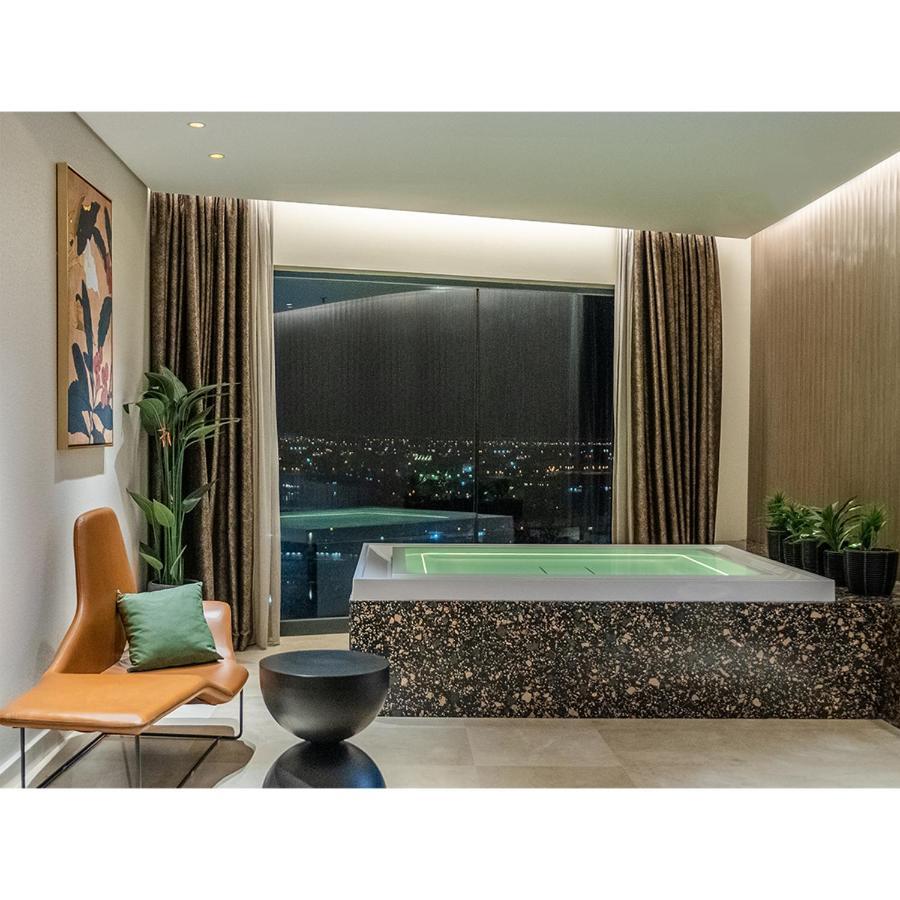 The House Hotel Al Khiran Bagian luar foto