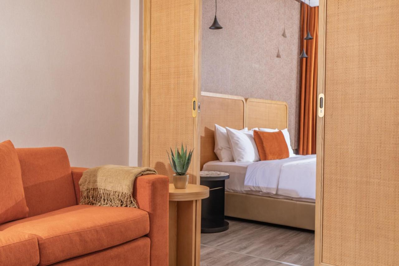 The House Hotel Al Khiran Bagian luar foto